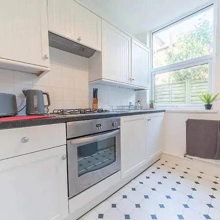Cozy & Modern 2-bedroom In بارو في فرنيس