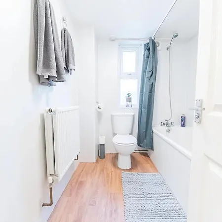 Cozy & Modern 2-bedroom In Apartmán